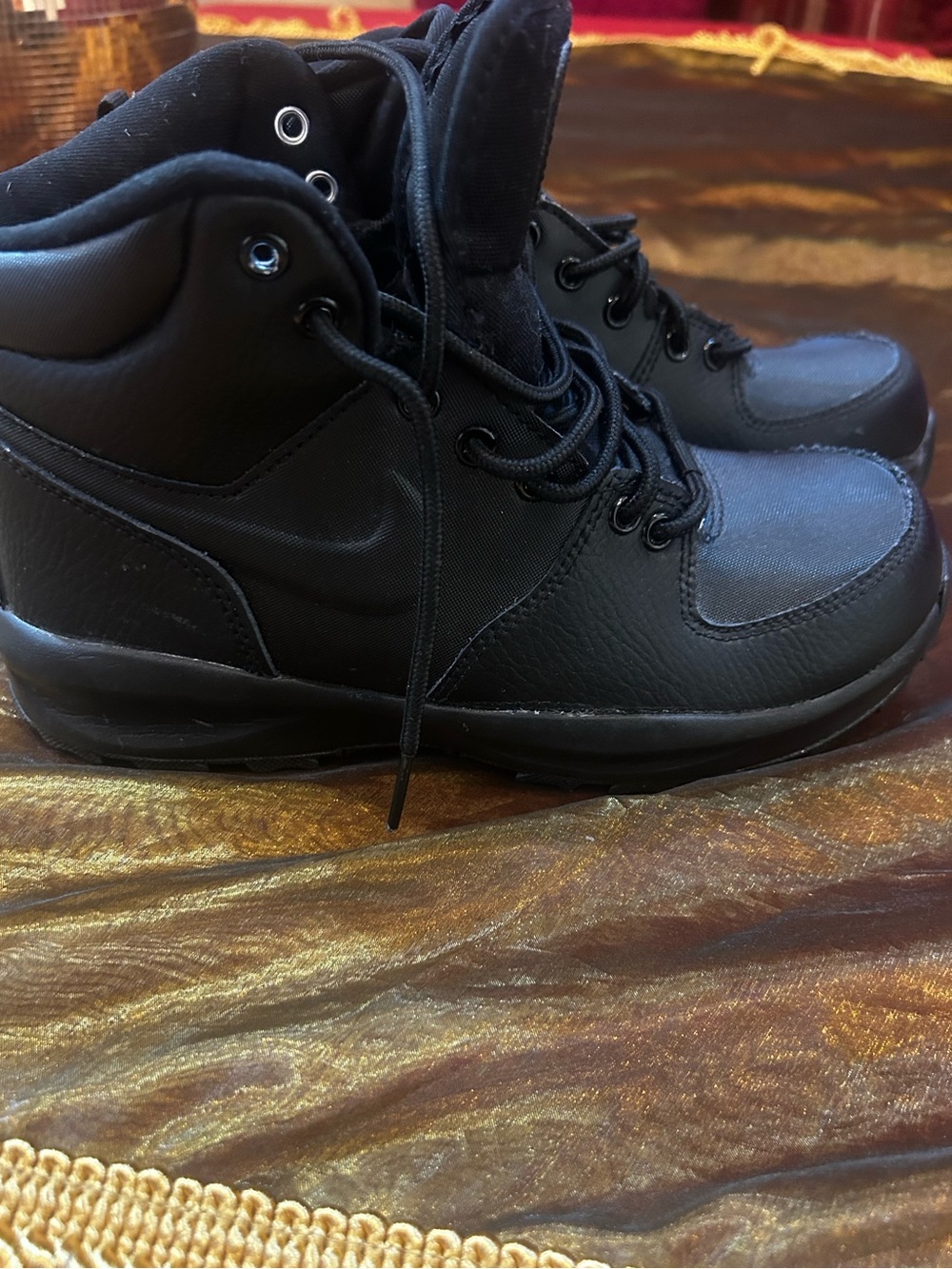 Nike Boys Black High-Top Lace-Up Boot
